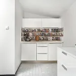 Two-level With Air Conditioning And Workspace Close To The Center By Renters Apartmán *