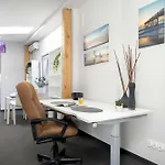 Apartmán Two-level With Air Conditioning And Workspace Close To The Center By Renters *
