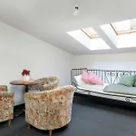 Apartmán Two-level With Air Conditioning And Workspace Close To The Center By Renters Poznaň