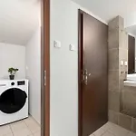 Two-level With Air Conditioning And Workspace Close To The Center By Renters *