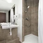 Two-level With Air Conditioning And Workspace Close To The Center By Renters Apartmán