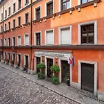 Two-level With Air Conditioning And Workspace Close To The Center By Renters Apartmán Poznaň