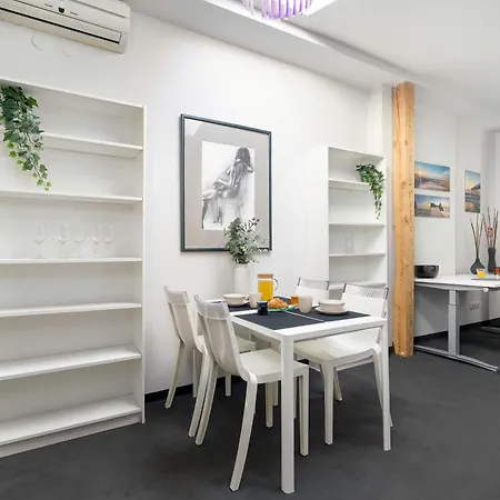Two-level With Air Conditioning And Workspace Close To The Center By Renters * Poznań