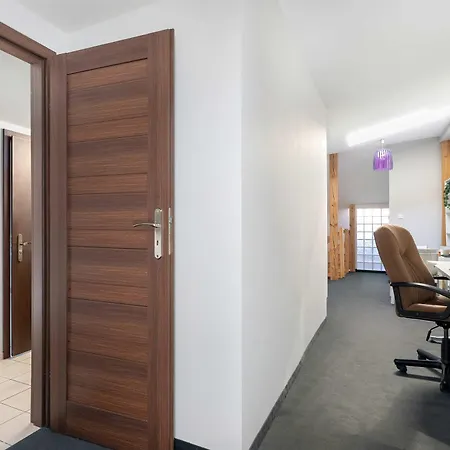 公寓 Two-level With Air Conditioning And Workspace Close To The Center By Renters *