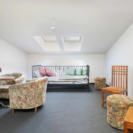 Two-level With Air Conditioning And Workspace Close To The Center By Renters *
