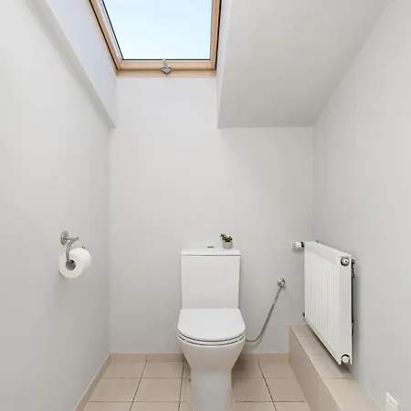 Two-level With Air Conditioning And Workspace Close To The Center By Renters Poznan