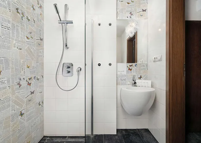 Two-level With Air Conditioning And Workspace Close To The Center By Renters Daire *