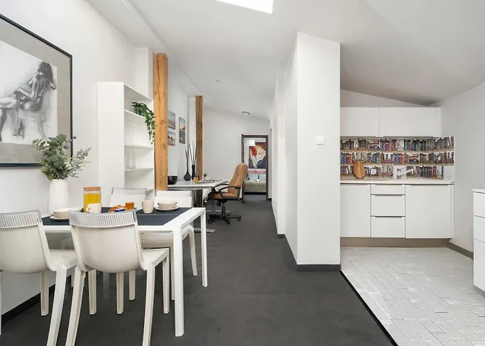 Daire Two-level With Air Conditioning And Workspace Close To The Center By Renters *