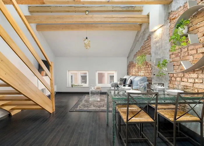 Two-level With Air Conditioning And Workspace Close To The Center By Renters Poznan