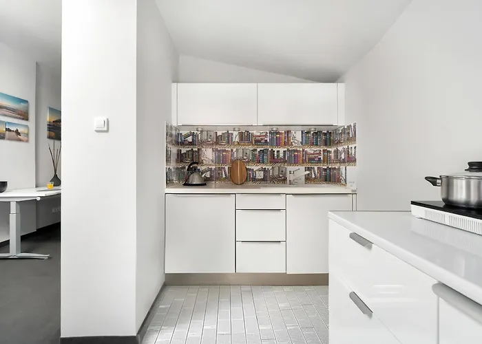 Two-level With Air Conditioning And Workspace Close To The Center By Renters Daire *