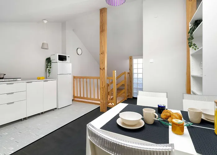 Daire Two-level With Air Conditioning And Workspace Close To The Center By Renters Poznan