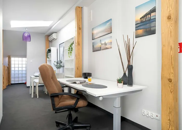 Daire Two-level With Air Conditioning And Workspace Close To The Center By Renters *