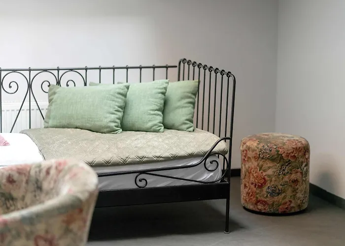 Two-level With Air Conditioning And Workspace Close To The Center By Renters *