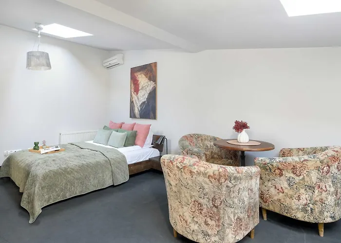 Daire Two-level With Air Conditioning And Workspace Close To The Center By Renters *