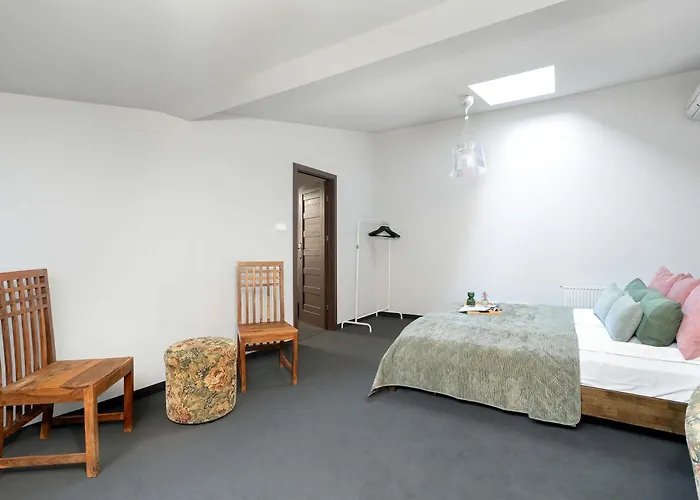 Two-level With Air Conditioning And Workspace Close To The Center By Renters Daire Poznan