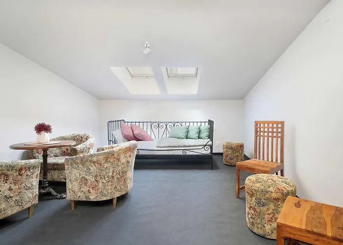 Two-level With Air Conditioning And Workspace Close To The Center By Renters *