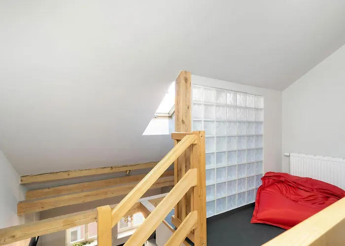 Apartment Two-level With Air Conditioning And Workspace Close To The Center By Renters *