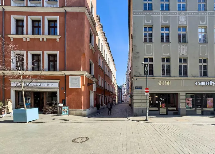 Two-level With Air Conditioning And Workspace Close To The Center By Renters *